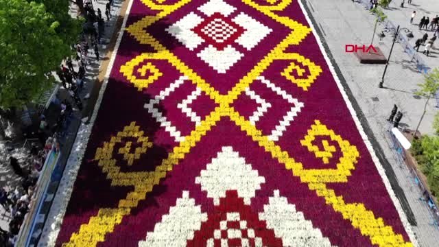 Sultanahmet'e 1460 Metrekarelik Lale Halı