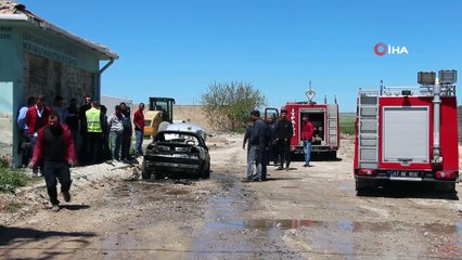 Hareket halindeyken alev alan otomobil küle döndü