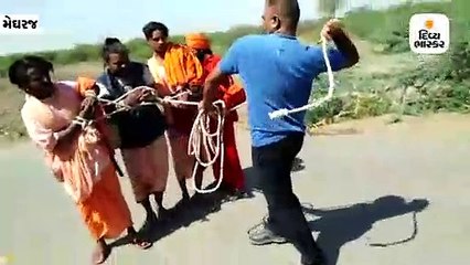 સાધુના વેશમાં ફરતાં 4ને દોરડાથી બાંધી માર મરાતો મેઘરજનો વીડિયો વાઈરલ