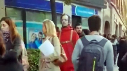 Largas colas para dejar el voto por correo