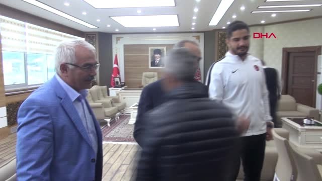 Spor Milli Güreşçi Taha Akgül Yüksek Lisans Diplomasını Aldı