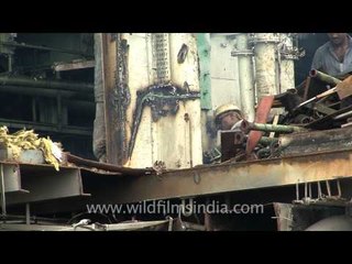 Chipping the ships, Alang!