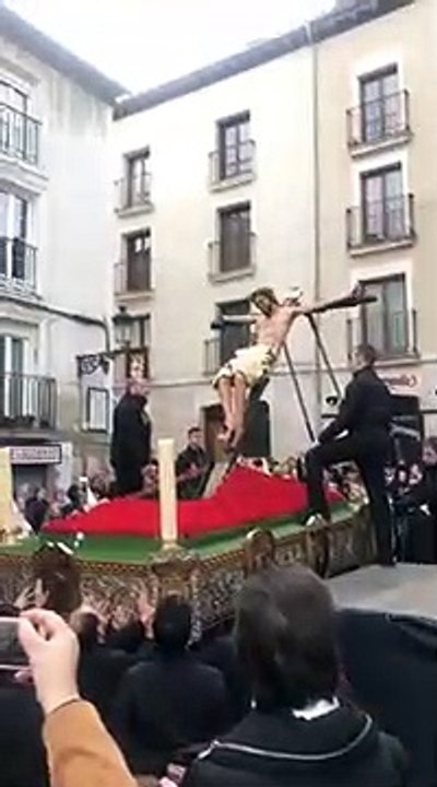 Faceplant du Christ pendant une procession