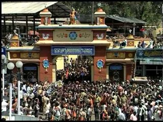 Surging crowd at Petta Sree Dharmasastha Temple