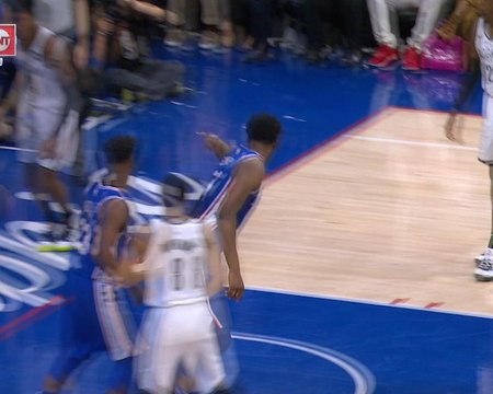 لقطة: كرة سلّة: سلّة ساحقة لإمبيد وسيمونز تسهمان ببلوغ سفنتي سيكسرز ربع النهائي