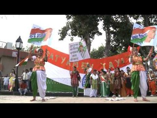 Patriotic dance by kids on Independence day, Wagah Border