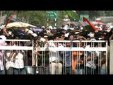 Crowds wait outside the stadium in extreme heat, Wagah Border