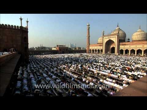 Id ul fitr Namaz at the World-reflecting Mosque or Jama Masjid