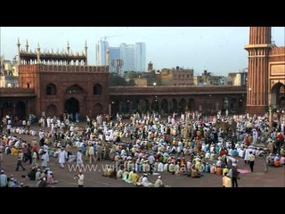 Strong from the start - Muslims start pouring in at Jama Masjid for Id ul fitr Namaz
