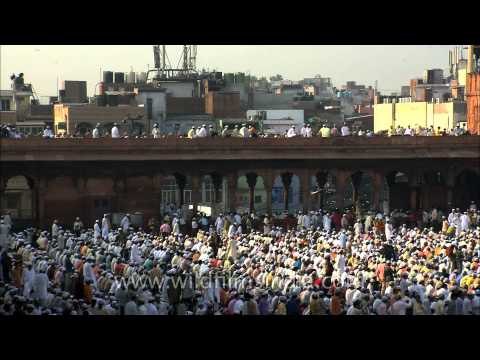 Muslims wait for the ultimate namaz on Id ul fitr, Jama Masjid