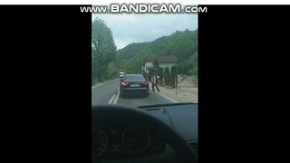 Migrant udara po automobilu