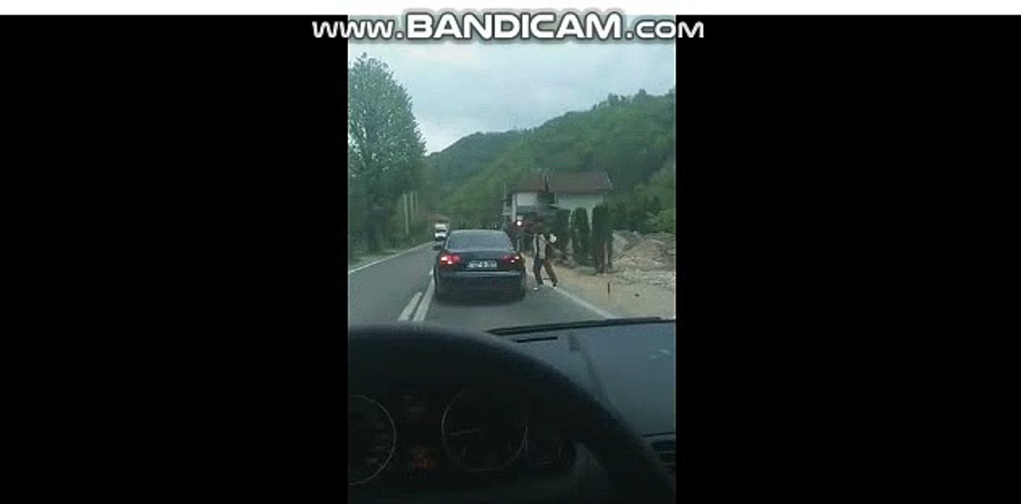 Migrant udara po automobilu