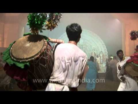 Devotees dance in trance for Goddess Durga!