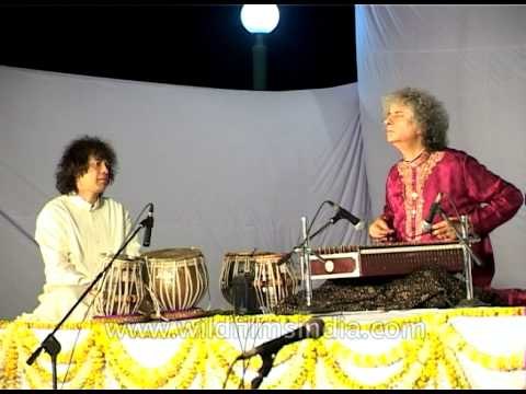 Pandit Shiv Kumar Sharma and Zakir Hussain sharing same stage