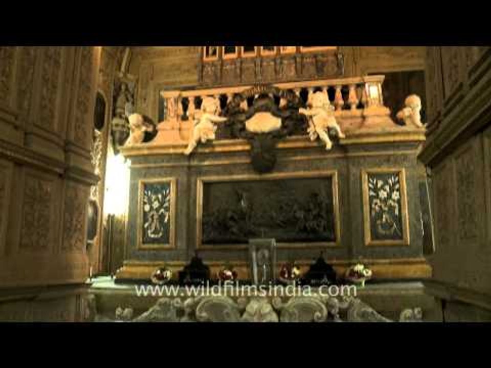 Interior view towards altar at the Basilica of Bom Jesus, Old Goa
