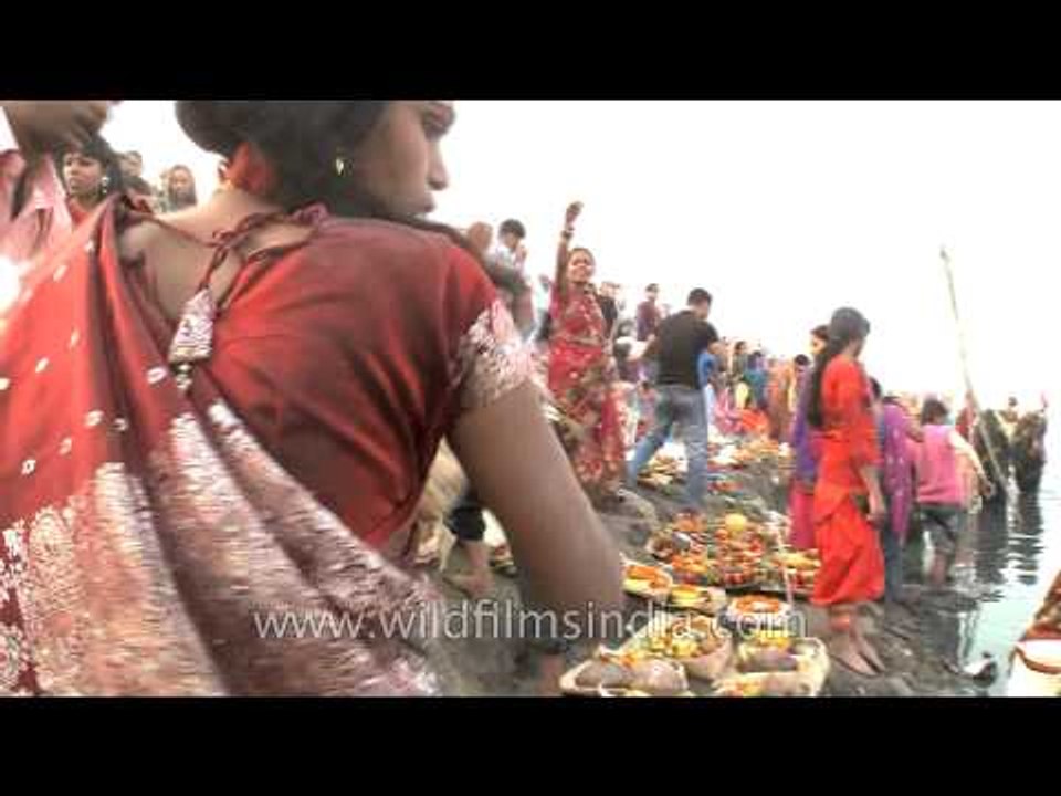 Devotees converge on the bank of Yamuna for Chatt puja