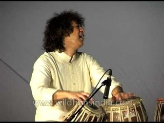 Zakir Husaain performing at Surajkund