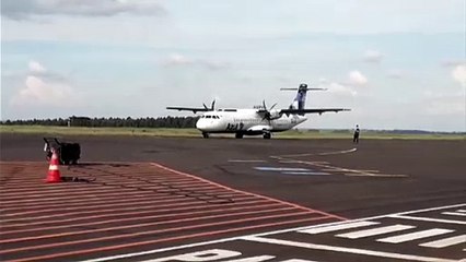 Preso é transferido em voo comercial