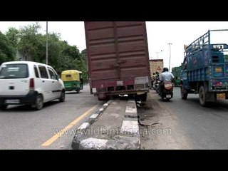 Giant truck gets struck on a divider in Delhi