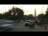 Time lapse of traffic in quick motion near Qutub minar