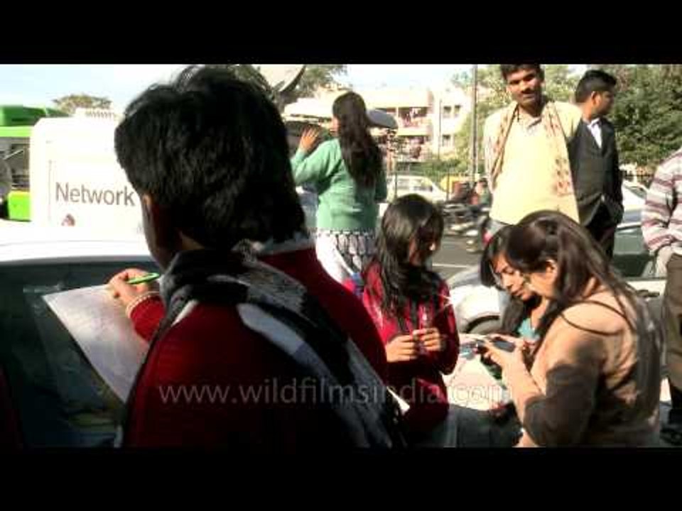 Media and protesters at Safdarjung Hospital gate!