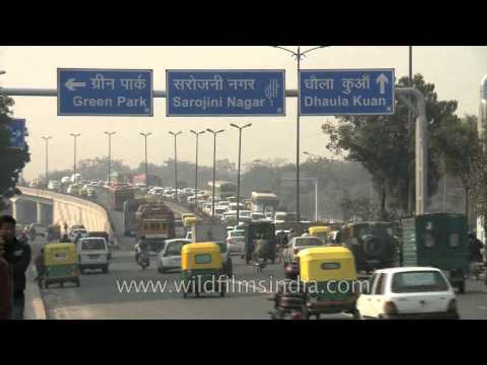 Ring Road at Safdarjung, heading to Dhaula Kuan - time lapse