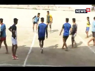 मैदान में ताला लगे रहने के चलते खिलाड़ी नहीं कर पा रहे प्रैक्टिस