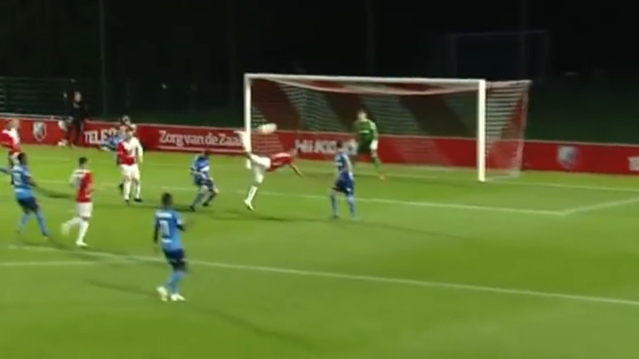 L’incroyable coup du scorpion de Mitchell van Rooijen aux Pays-Bas