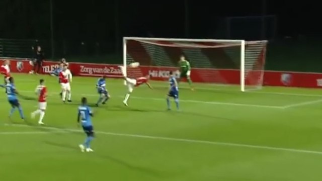 L’incroyable coup du scorpion de Mitchell van Rooijen aux Pays-Bas