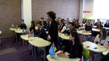 İzmir Liselilerden 'birleşmiş Milletler' Modeli Konferansı