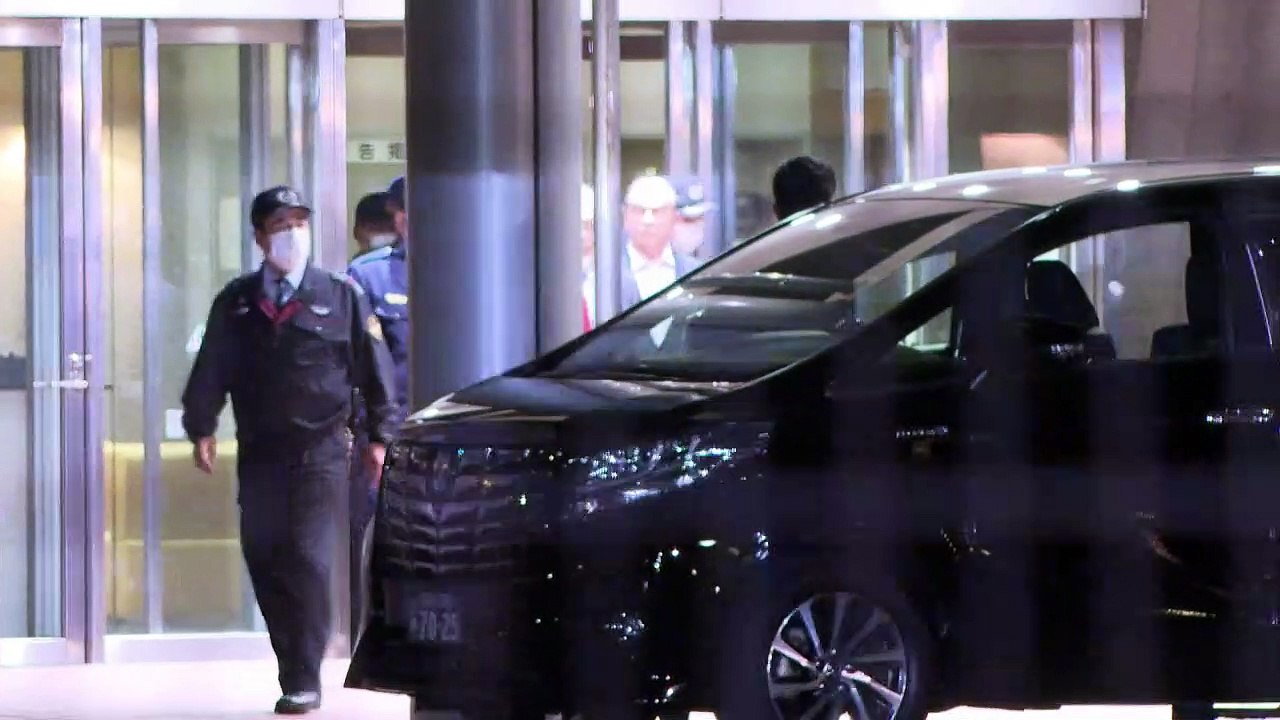 Ghosn deixa a prisão
