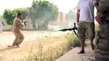 اشتباكات بين القوات الموالية للحكومة وقوات حفتر في عين زارة