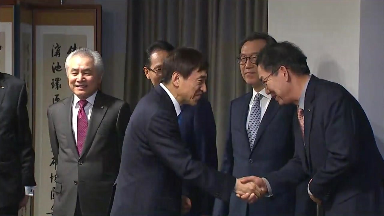 이주열 총재 "경제 상황 엄중...투자 활력 필요" / YTN