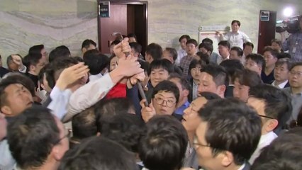 패스트트랙 놓고 극렬 대치...몸싸움 국회 아수라장 / YTN
