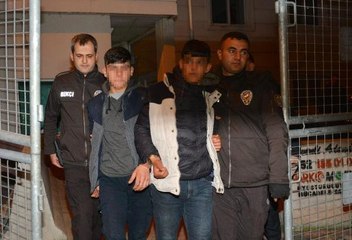 Bekçilerden Kaçtılar, Çatıda Saklanırken Yakalandılar