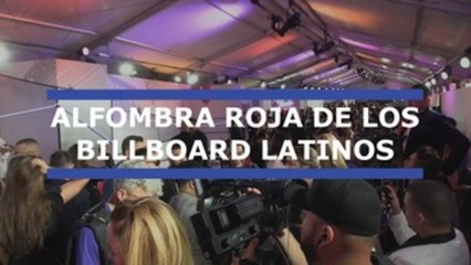 Las estrellas de la canción pasan por la alfombra roja de los Billboard latinos