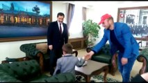 5 yaşındaki muhtar Çağatay Vali Masatlı’yı ziyaret etti