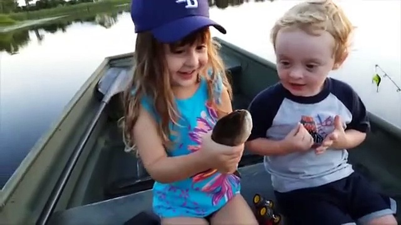 BABIES MEET FISH FOR THE FIRST TIME _ Funny Babies And Animals Videos Compilatio