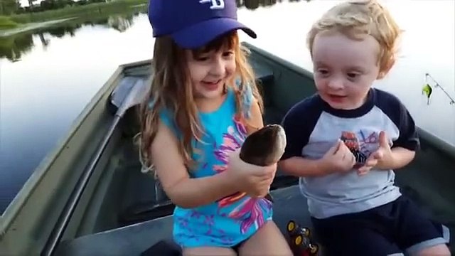 BABIES MEET FISH FOR THE FIRST TIME _ Funny Babies And Animals Videos Compilatio