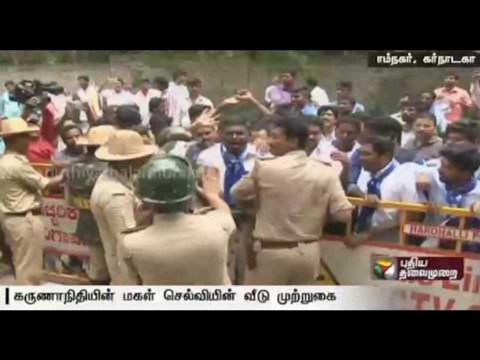 Members of Kannada organisation picket Karunanidhi's daughter's house in Karnataka