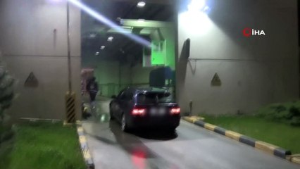 Araba motorunda 11.4 kilogram eroin yakalandı