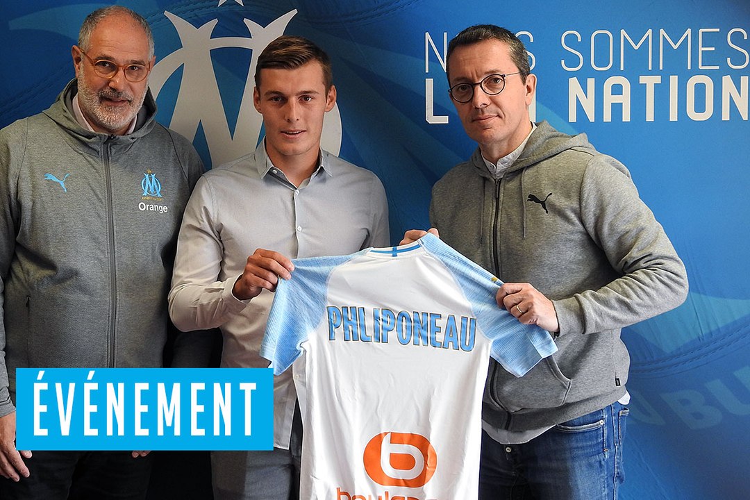 Alexandre Phliponeau signe pro