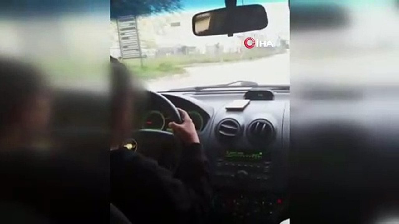 Sürücü kursu sahibi küçük çocuğunu direksiyon başına geçirdi...Tepki çeken o anlar kamerada