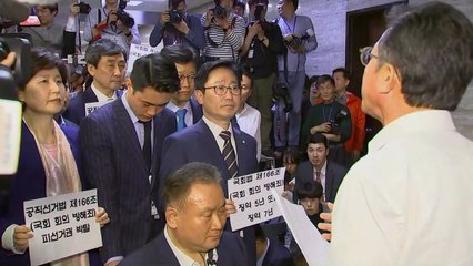 [현장영상] 사개특위 위원들 막은 한국당 "사보임 원천 무효" / YTN