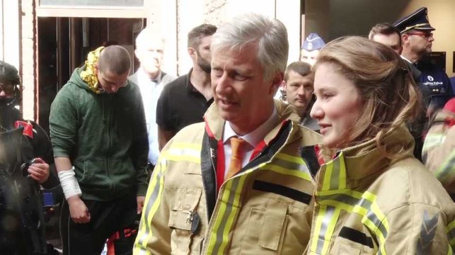 Le roi Philippe et la princesse Elisabeth en visite chez les pompiers