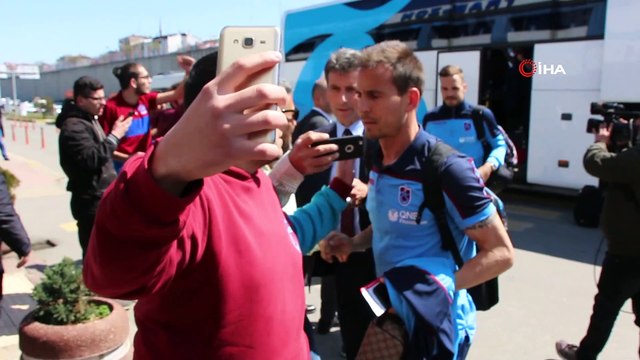 Trabzonspor, Fenerbahçe maçı için İstanbul'a gitti