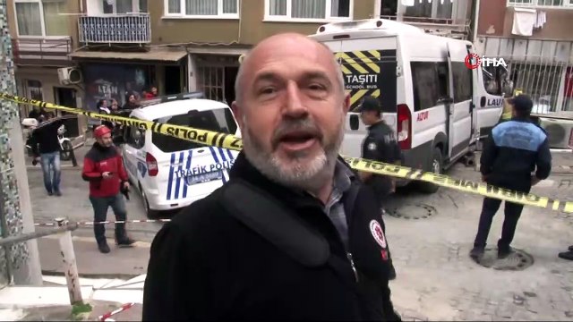Beşiktaş’ta feci kaza...Freni patlayan servis minibüsü apartmana daldı: 2 yaralı
