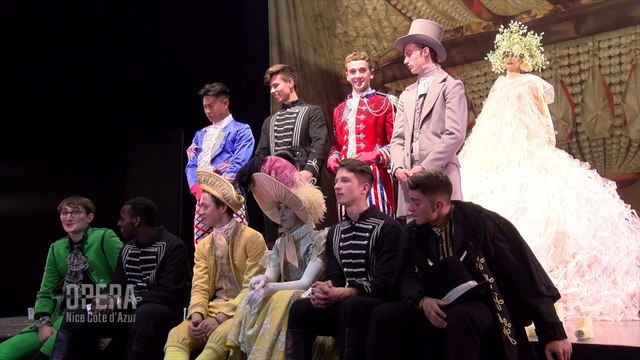 DÉFILÉS VENTE AUX ENCHÈRES DE COSTUMES 2019