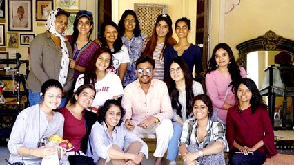 Irrfan Khan Poses Cutely With The Cast Of His Upcoming Movie 'Angrezi Medium'