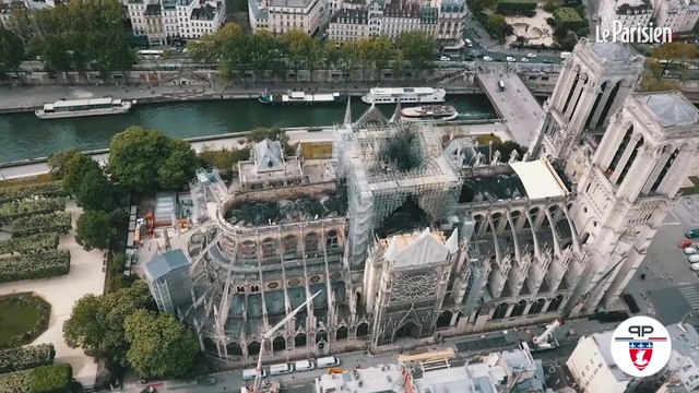 Notre-Dame : une bâche géante recouvre la cathédrale